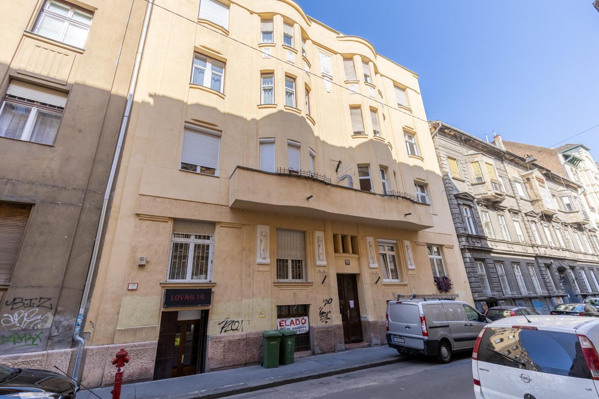 Real Apartments Lovag Budapeste Exterior foto